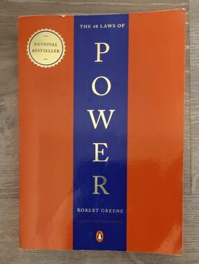 The 48 Laws of Power - Red and Blue Paperback